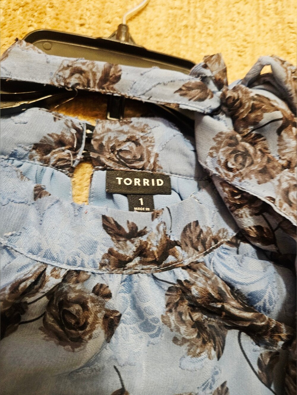 Torrid Size 1 Blue Floral Tie Neck Sleeveless Blouse | 14/16 | Romantic Feminine - Picture 4 of 15